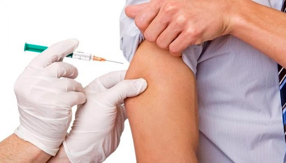 Обов’язкова вакцинація COVID-19: МОЗ затвердило перелік професій
